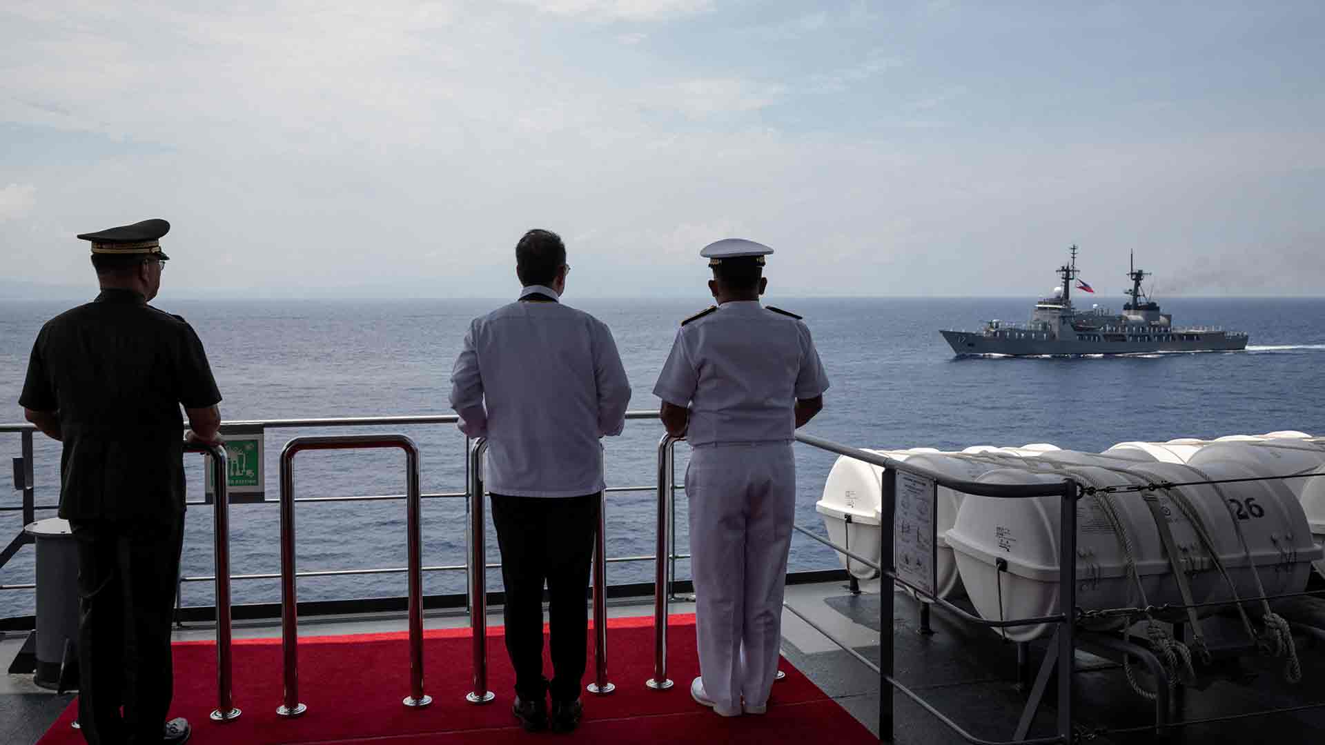 দক্ষিণ চীন সাগরে বাড়ছে উত্তেজনা, আসিয়ানের মহড়া