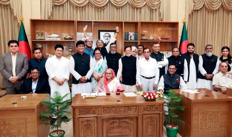 অন্য কেউ ক্ষমতায় আসলে উন্নয়ন, দেশ ধ্বংস হয়ে যাবে: শেখ হাসিনা