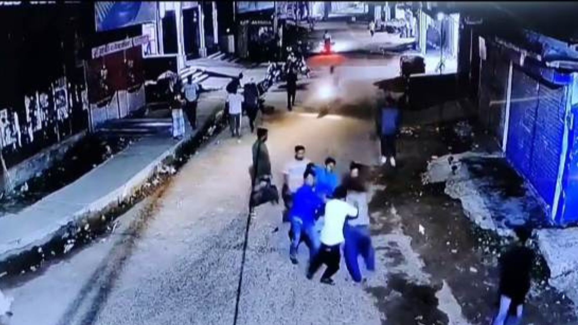 চেয়ারম্যান বাবুর ছেলে রিফাত সাংবাদিক নাদিমের মাথায় ইট দিয়ে আঘাত করে: প্রত্যক্ষদর্শী