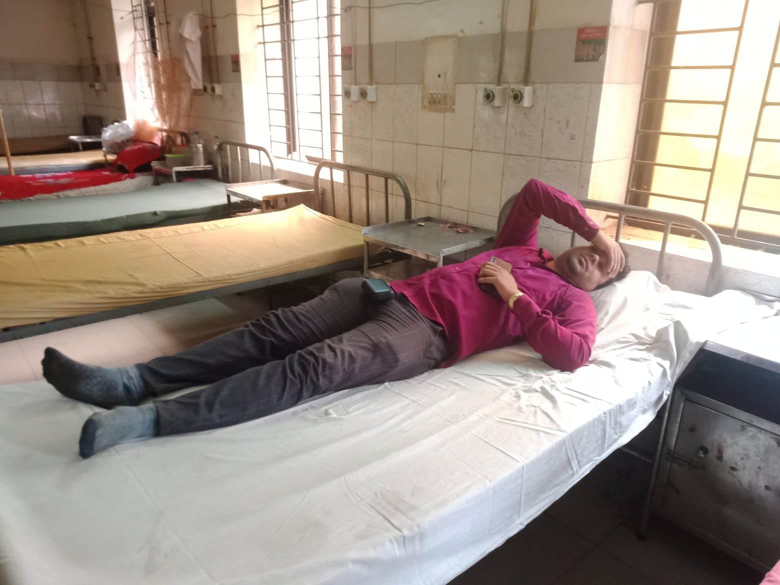 ছিনতাইয়ে বাধা দেওয়ায় সাংবাদিককে মারধর