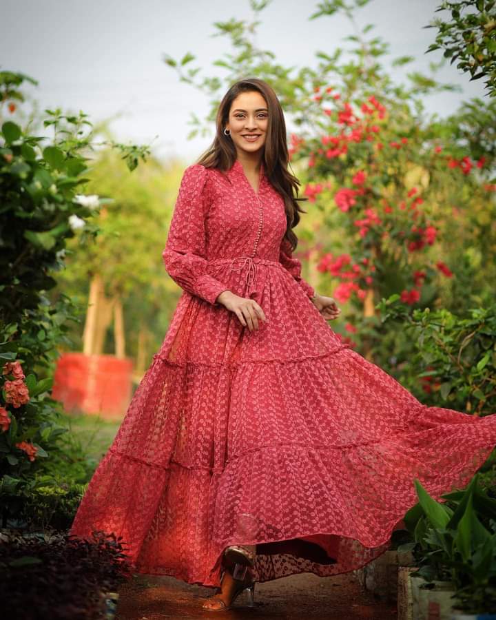 অভিনয় ছাড়া কিছুই করি না: মেহজাবীন