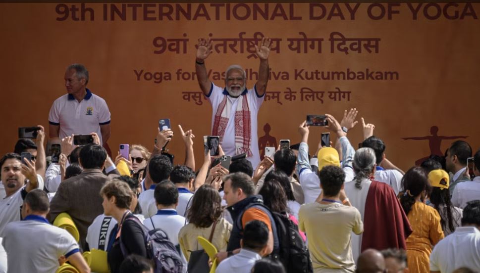 নিউইয়র্কে রেকর্ড গড়ল মোদির যোগব্যায়ামের অনুষ্ঠান