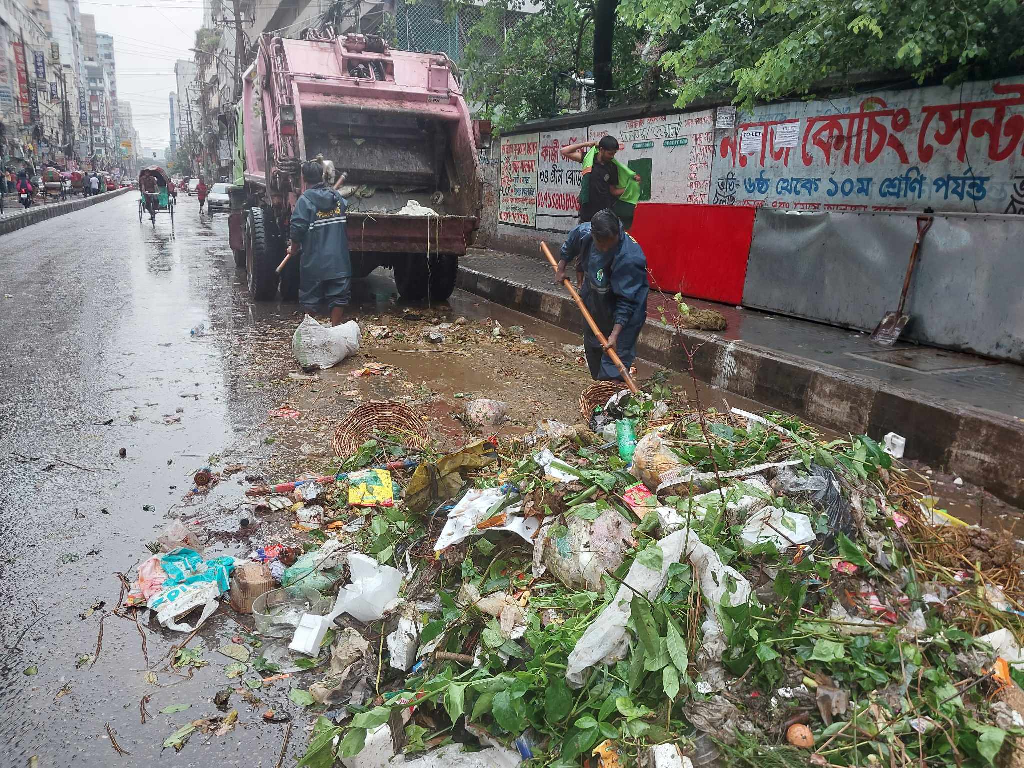 বর্জ্য অপসারণে ঢাকার ২ সিটির নিয়ন্ত্রণ কক্ষ