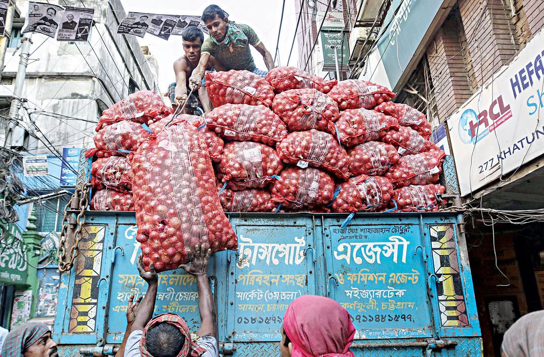 সপ্তাহের ব্যবধানে পেঁয়াজের দাম কেজিতে বেড়েছে ১০ টাকা