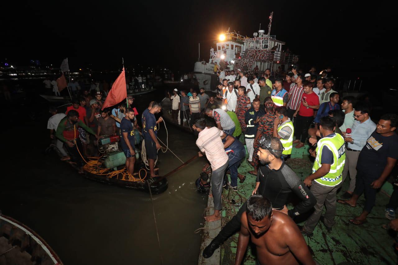 বুড়িগঙ্গায় ওয়াটার বাসডুবি: ৩ জনের মরদেহ উদ্ধার