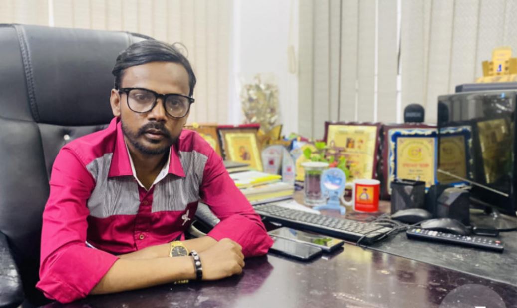 পুনর্নির্বাচনের দাবিতে নির্বাচন কমিশনে হিরো আলমের আবেদন