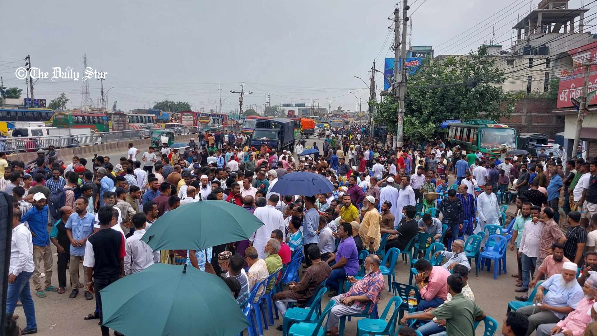 রাজধানীর বিভিন্ন পয়েন্টে পুলিশের সতর্ক অবস্থান