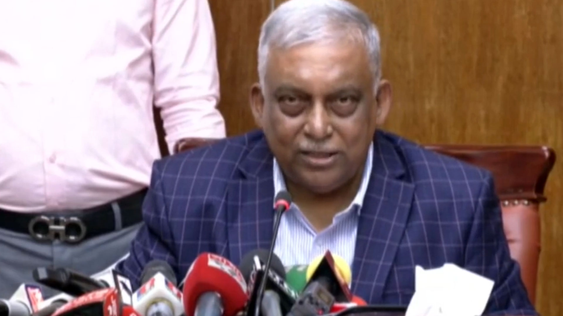 গতকাল আটক ৭০০, সংশ্লিষ্টতা না থাকলে থানা থেকেই মুক্তি: স্বরাষ্ট্রমন্ত্রী