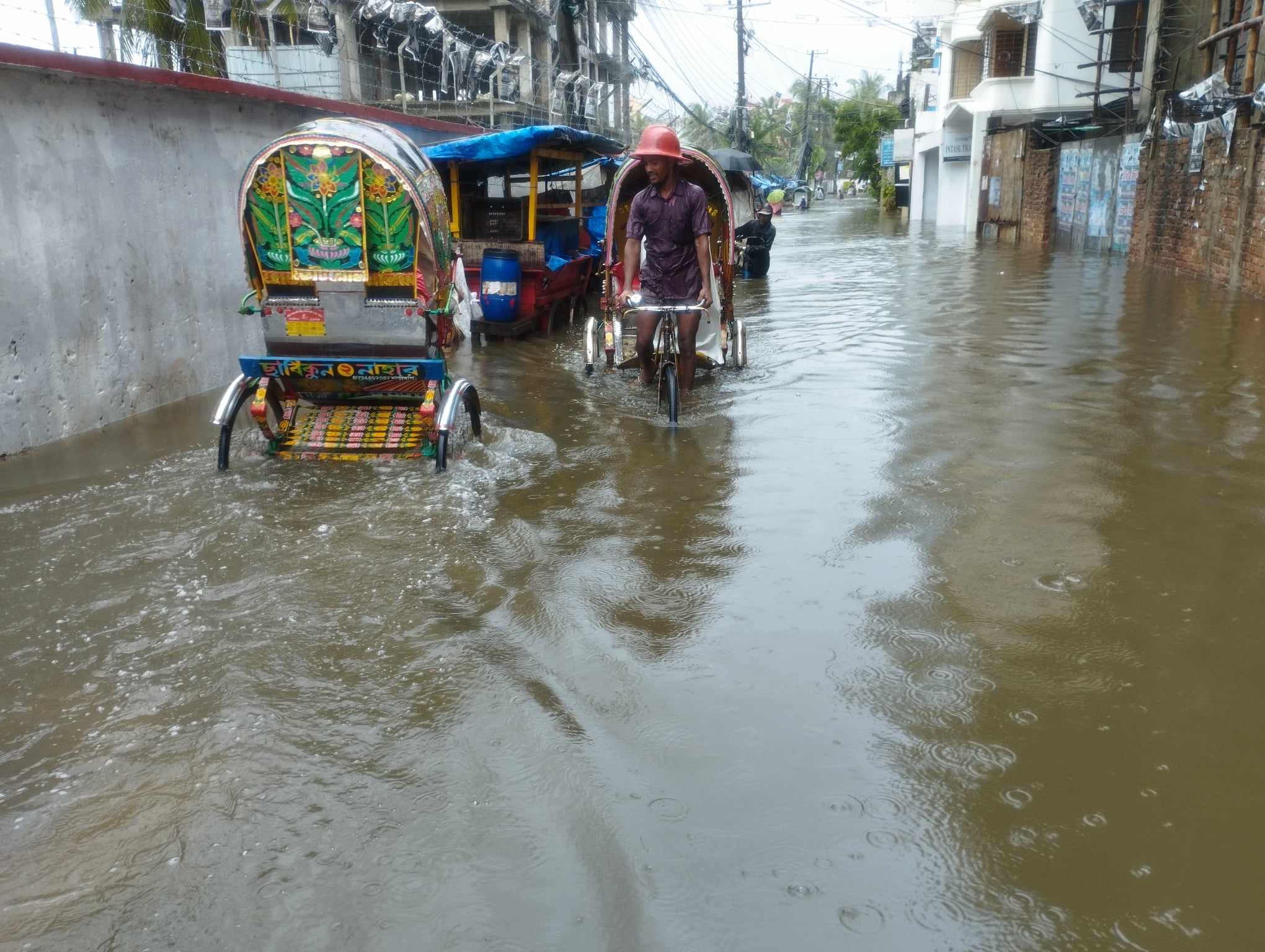 টানা বৃষ্টিতে থই থই চট্টগ্রাম