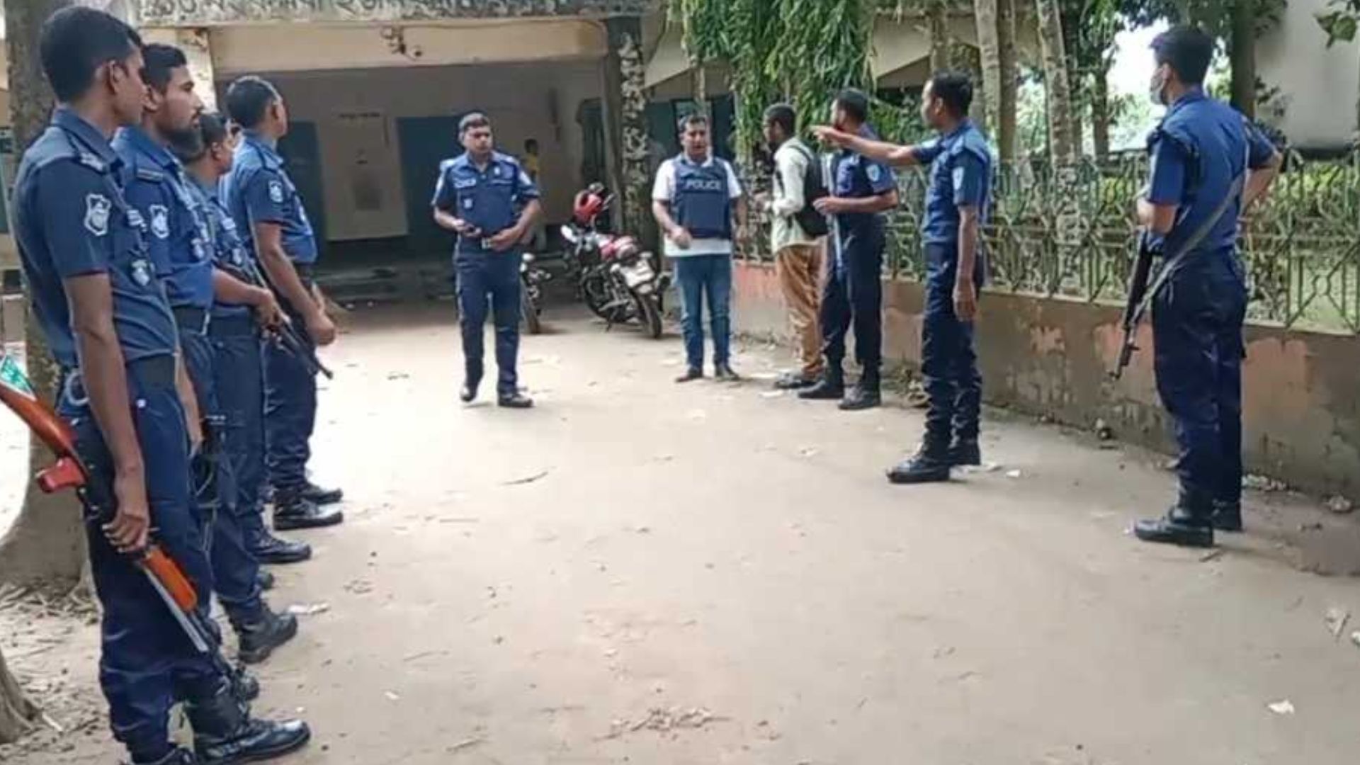 কুলাউড়ায় ‘জঙ্গি সন্দেহে’ ১৭ জন আটক