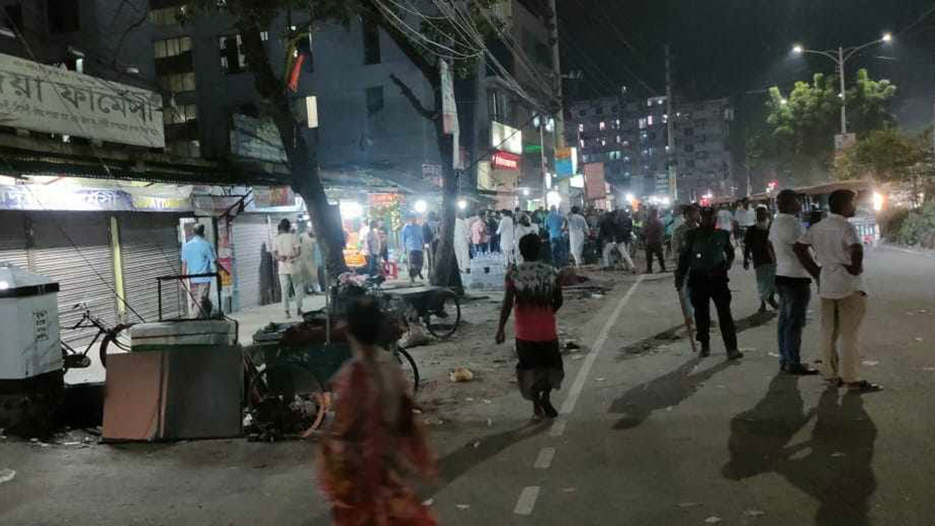 খুমেক শিক্ষার্থীদের সঙ্গে ওষুধ ব্যবসায়ীদের সংঘর্ষ: ২ ব্যবসায়ী গ্রেপ্তার