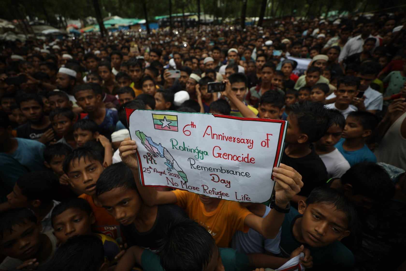 রোহিঙ্গা ক্যাম্পে গণহত্যা দিবস পালন, স্বদেশে ফেরার আকুতি
