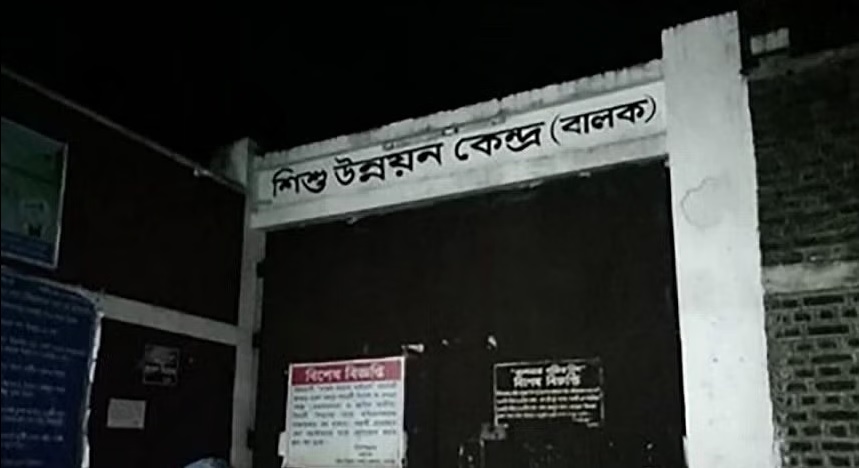 ‘দুই দিন ধরে মর্গের সামনে বসে আছি, এখনও ছেলের লাশ পাইনি’