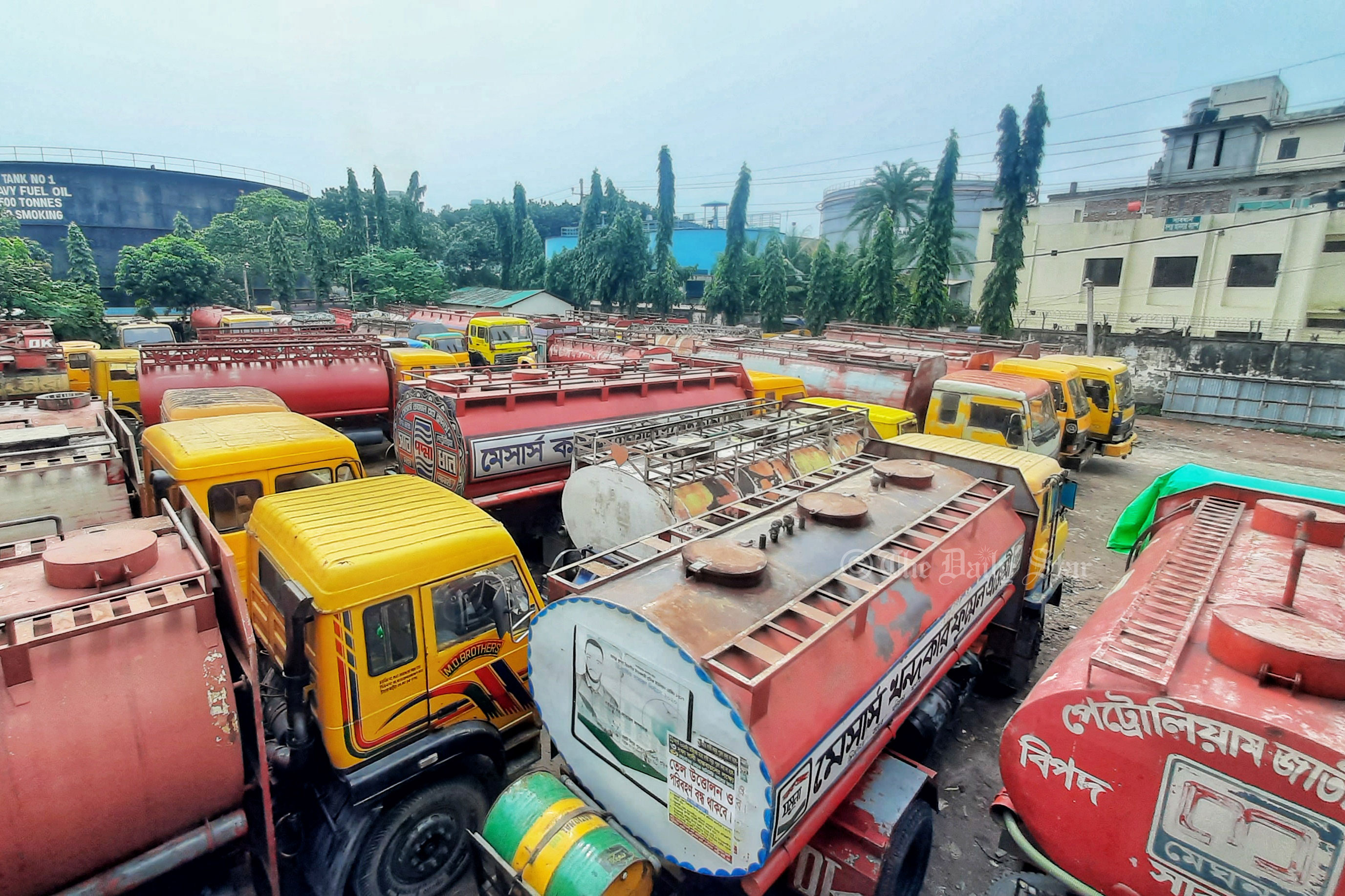 খুলনায় জ্বালানি তেল ব্যবসায়ীদের ধর্মঘট, ১৪ জেলায় সরবরাহ বন্ধ