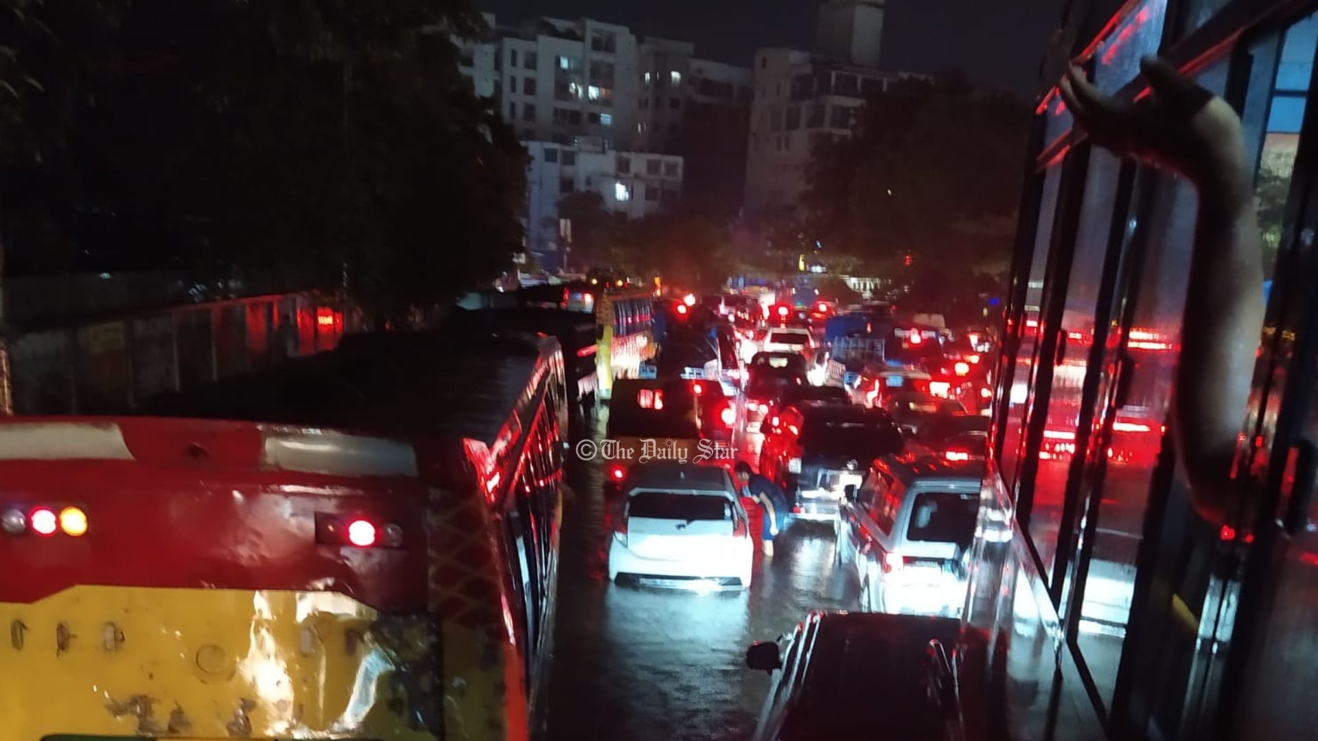 ২৩ মিলিমিটার বৃষ্টিতে ডুবল ঢাকার সড়ক