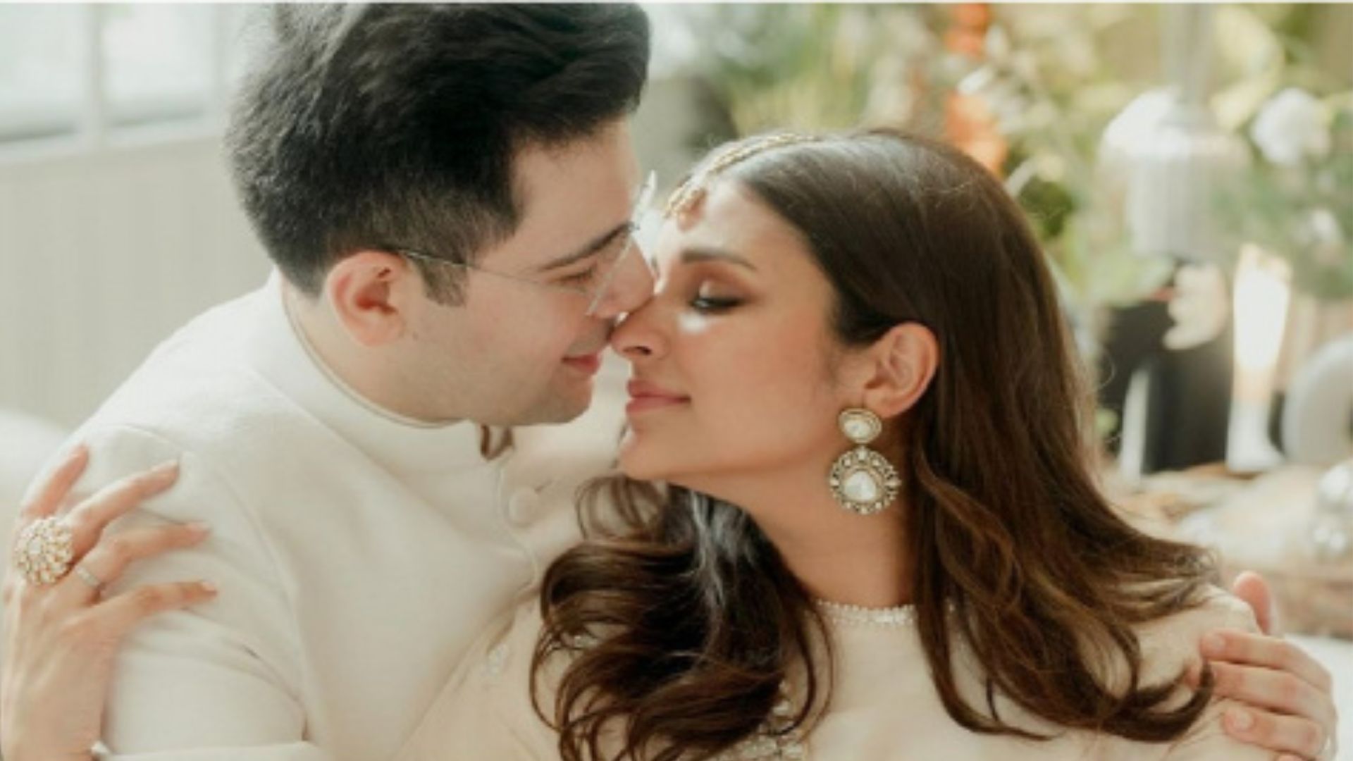 মোবাইল ক্যামেরায় নীলটেপ, ১০০ নিরাপত্তারক্ষীর ঘেরাটোপ: বিয়ের প্রস্তুতি পরিণীতি-রাঘবের