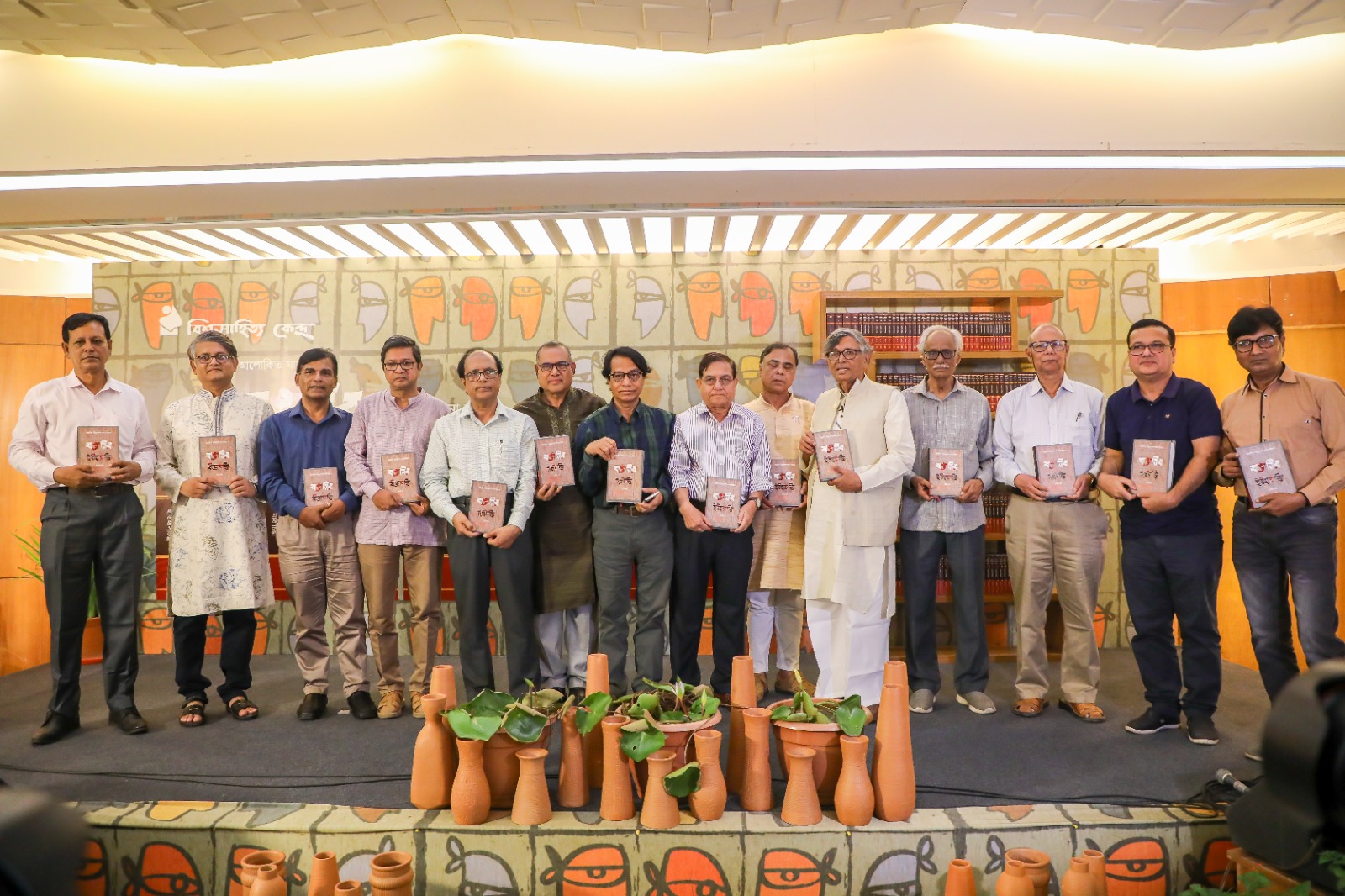 ২০৮ খণ্ডে ৭৪ হাজার পৃষ্ঠায় বাঙালির ২০০ বছরের ইতিহাস