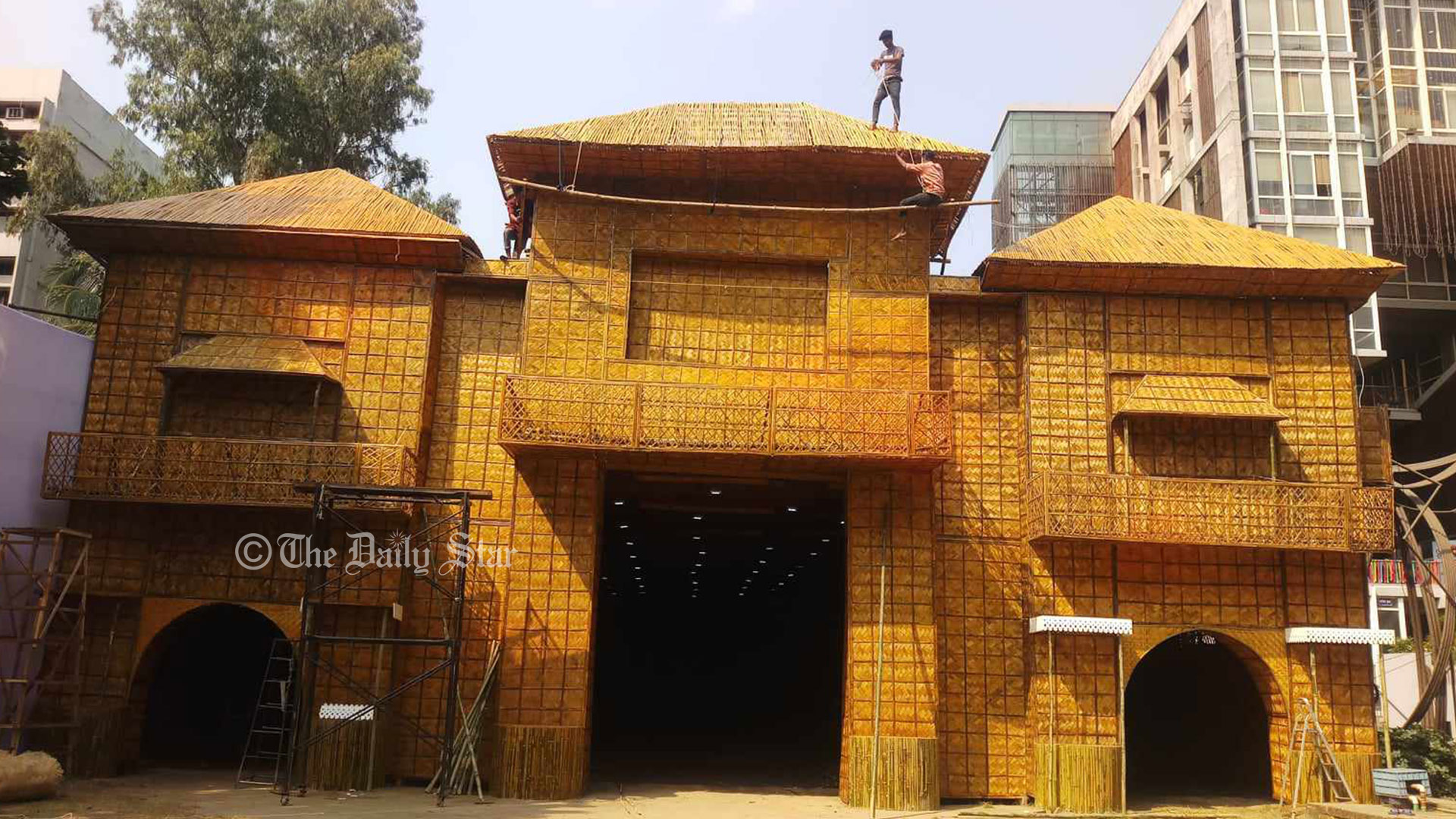 খামারবাড়ির মণ্ডপ ‘ইকোফ্রেন্ডলি’, দুর্গা ‘স্মার্ট’