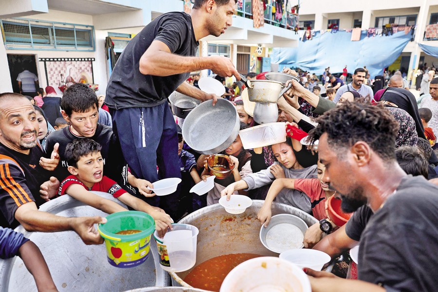 ‘গাজায় এক টুকরো খাবারের জন্য একে অপরকে মারতে শুরু করবে’