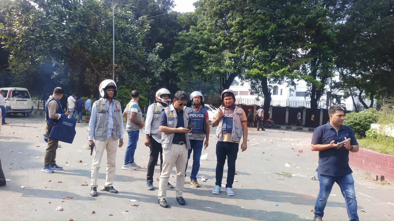 জামায়েতের সঙ্গে আলোচনা হয়েছে, এখন পর্যন্ত তারা বিশৃঙ্খলা করেনি: ডিবি প্রধান