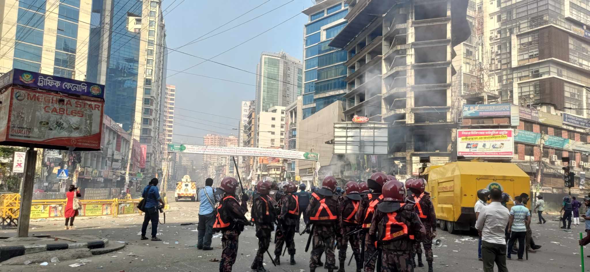 পুলিশ-বিএনপি সংঘর্ষ, কাকরাইলে বিজিবি মোতায়েন