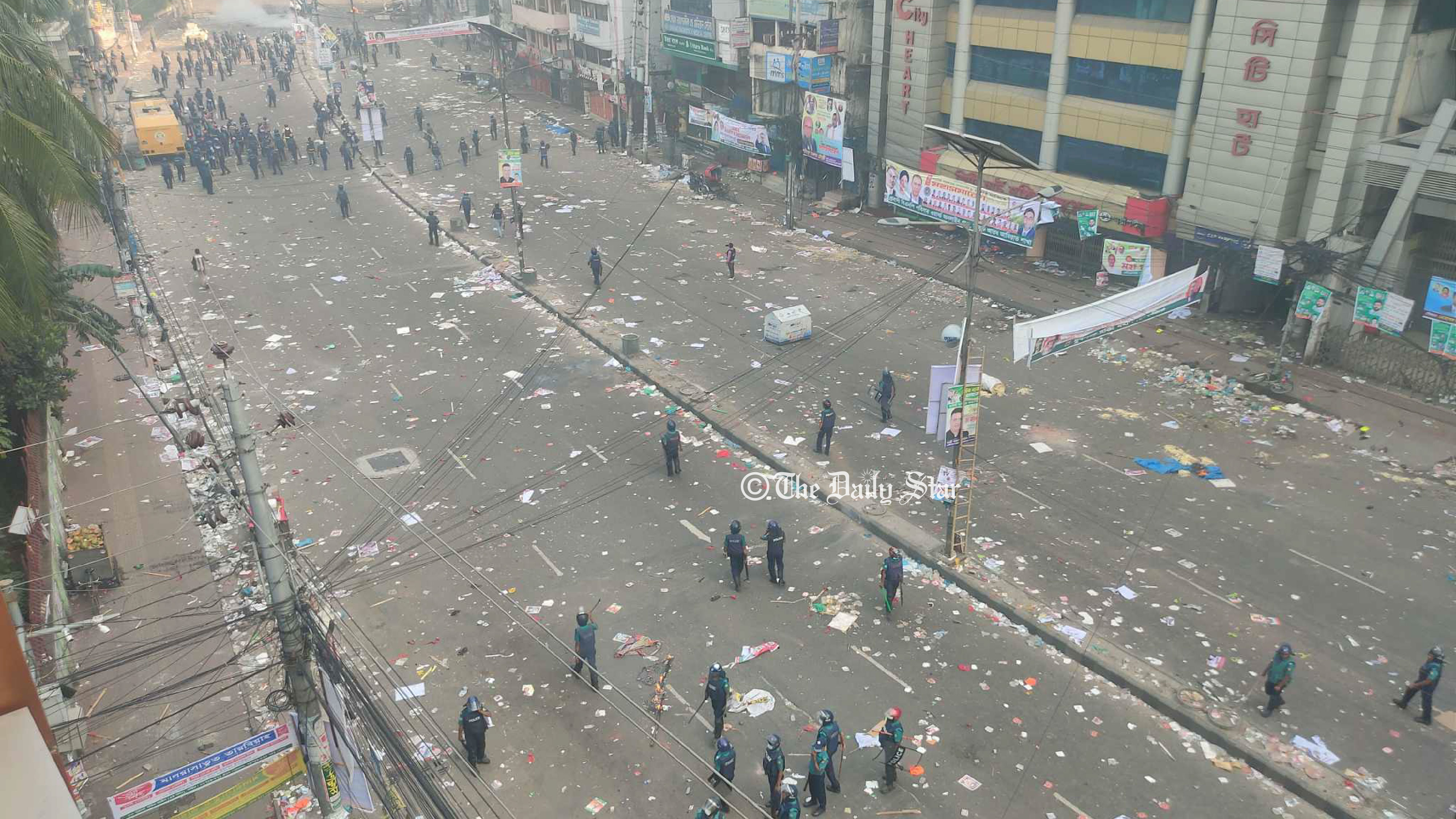 নয়াপল্টন থেকে বিএনপি নেতাকর্মীদের সরিয়ে দিয়েছে পুলিশ