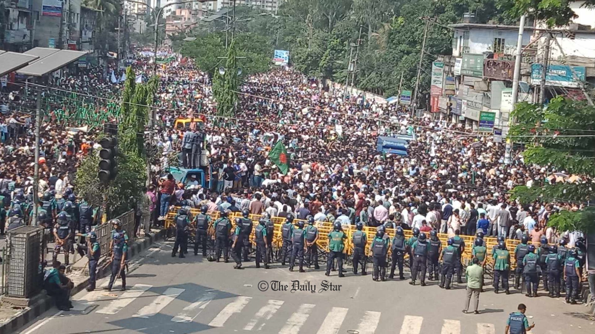 জামায়াত জড়ো হয়েছে আরামবাগে, আছে পুলিশ ব্যারিকেড