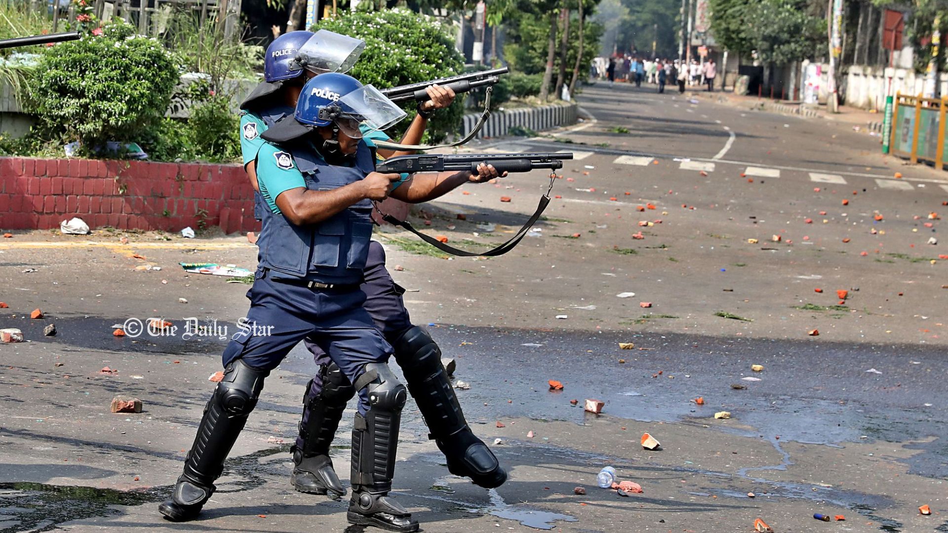 দফায় দফায় সংঘর্ষে রণক্ষেত্র কাকরাইল-পল্টন এলাকা