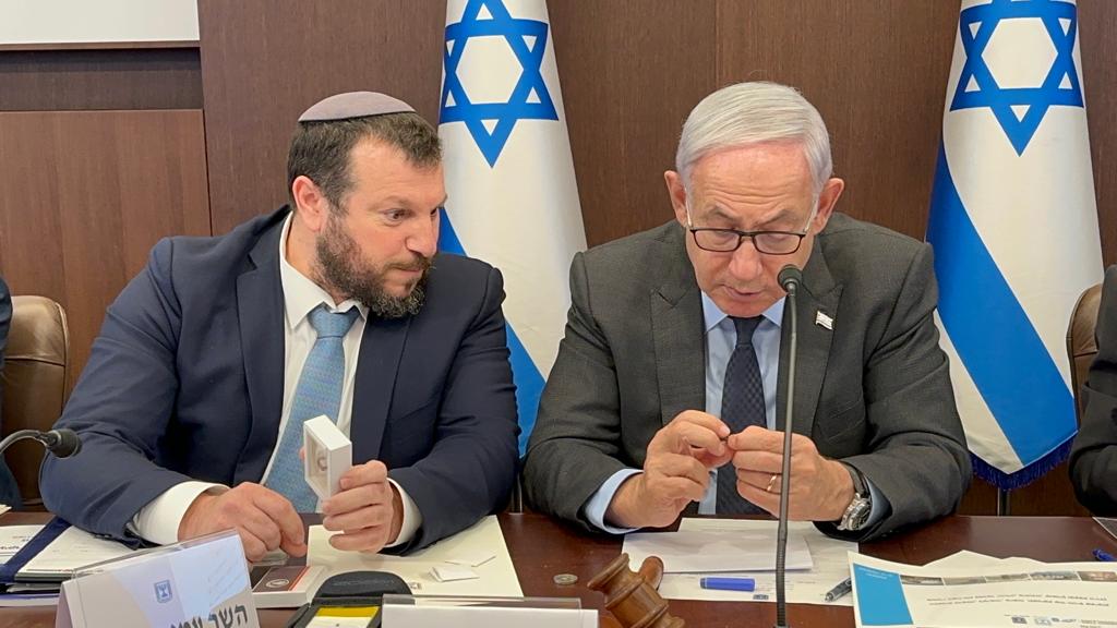 পারমাণবিক অস্ত্রে সমাধান দেখছেন ইসরায়েলের মন্ত্রী, কোথায় আইএইএ