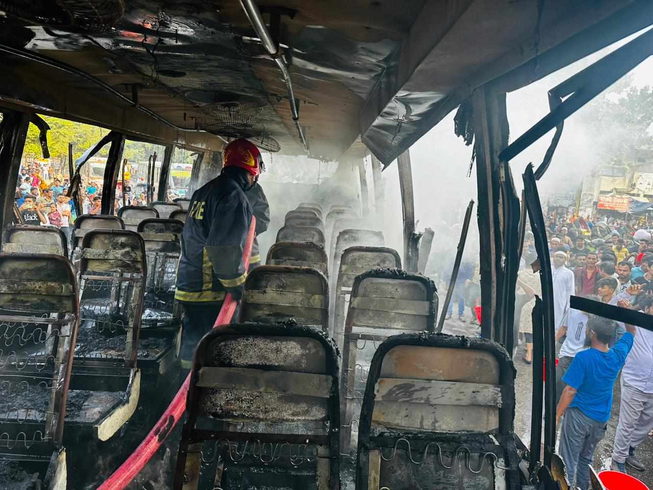 গুলিস্তানে বাসে আগুন