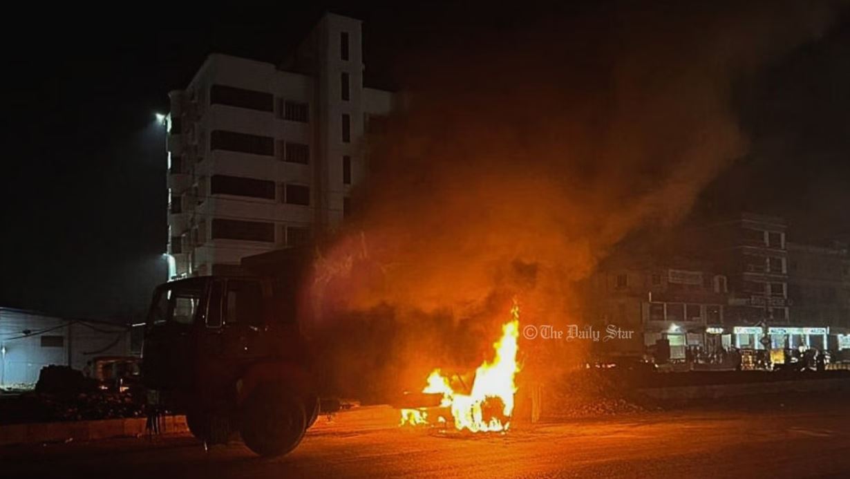 গ্রেপ্তার ও অগ্নিসংযোগে শেষ হলো বিএনপির দ্বিতীয় দফা অবরোধ