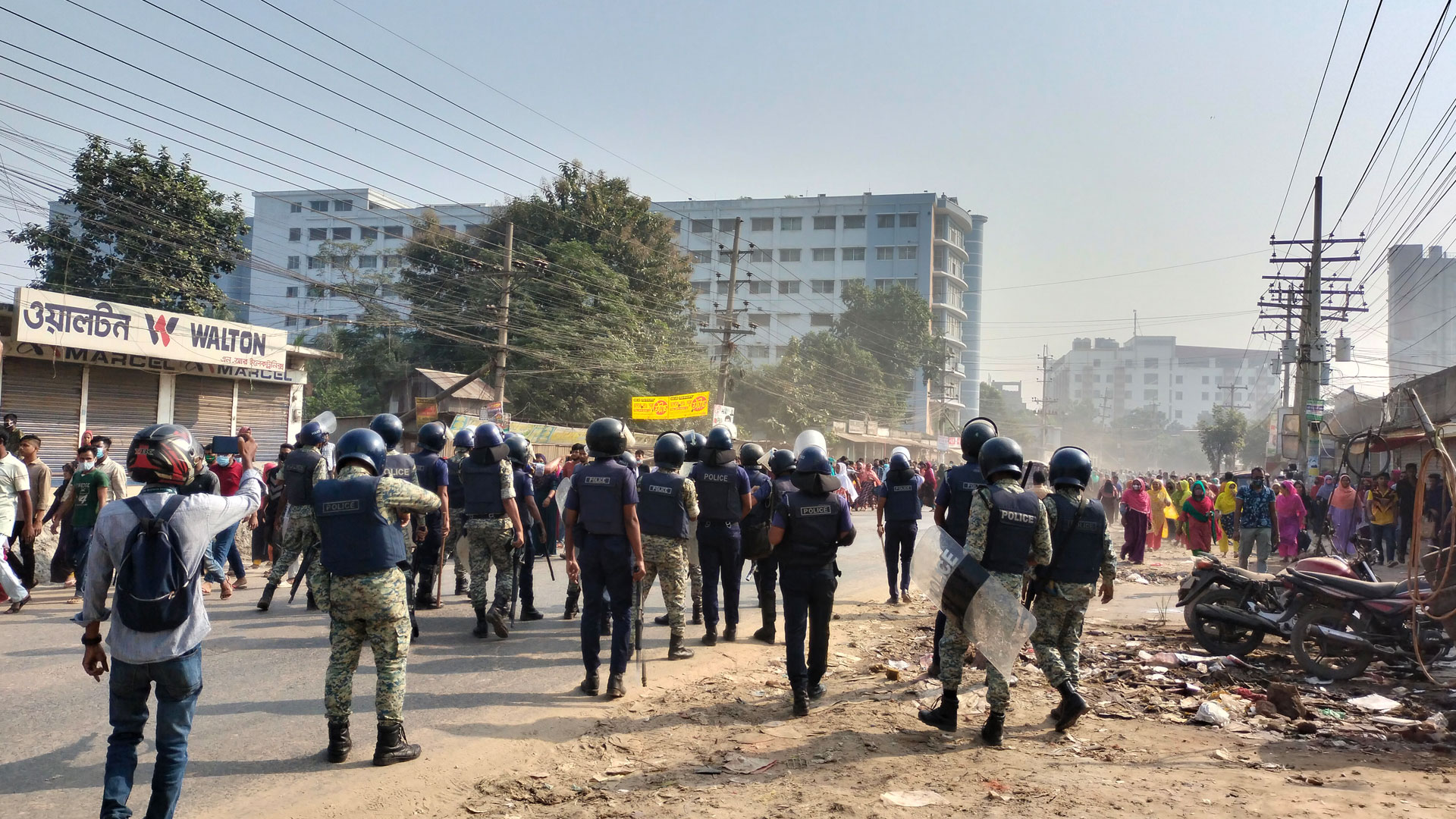 মজুরি বৃদ্ধির দাবি: আশুলিয়ায় কাজে যোগ দেয়নি অন্তত ৩০ কারখানার শ্রমিক