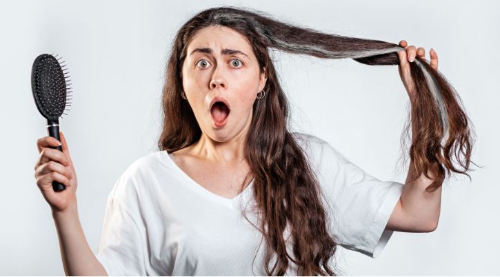 চুল পাকার সঙ্গে বয়সের সম্পর্ক কতটা, পাকলে রং সাদা হয় কেন