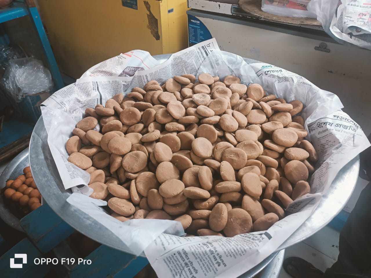 ঘন ক্ষীরে তৈরি সরিষাবাড়ীর সুস্বাদু প্যারা সন্দেশ খেয়েছেন কি