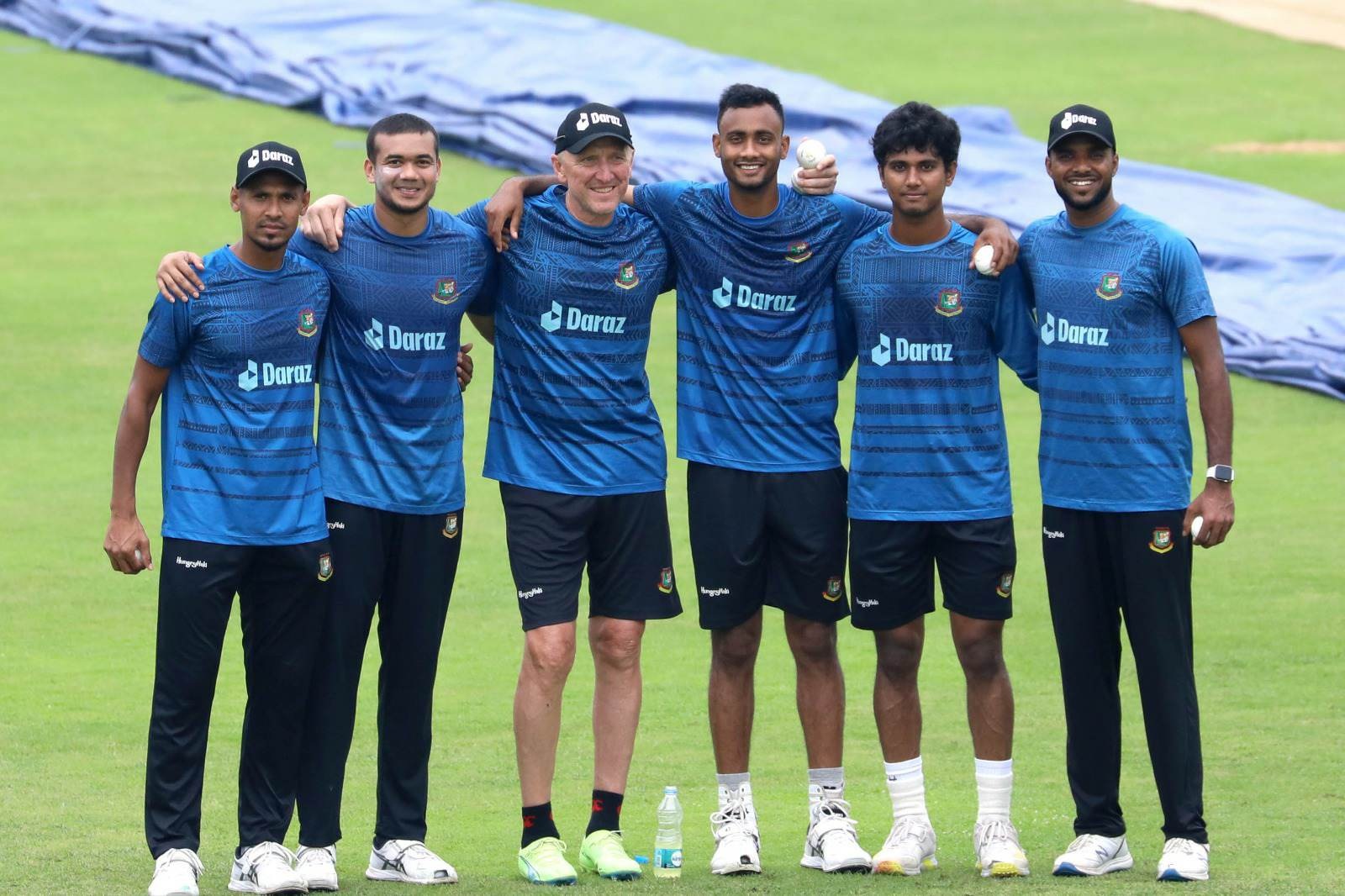 চার পেসারের ইঙ্গিত দিয়ে শান্ত বললেন, ‘পাঁচজনই প্রস্তুত’