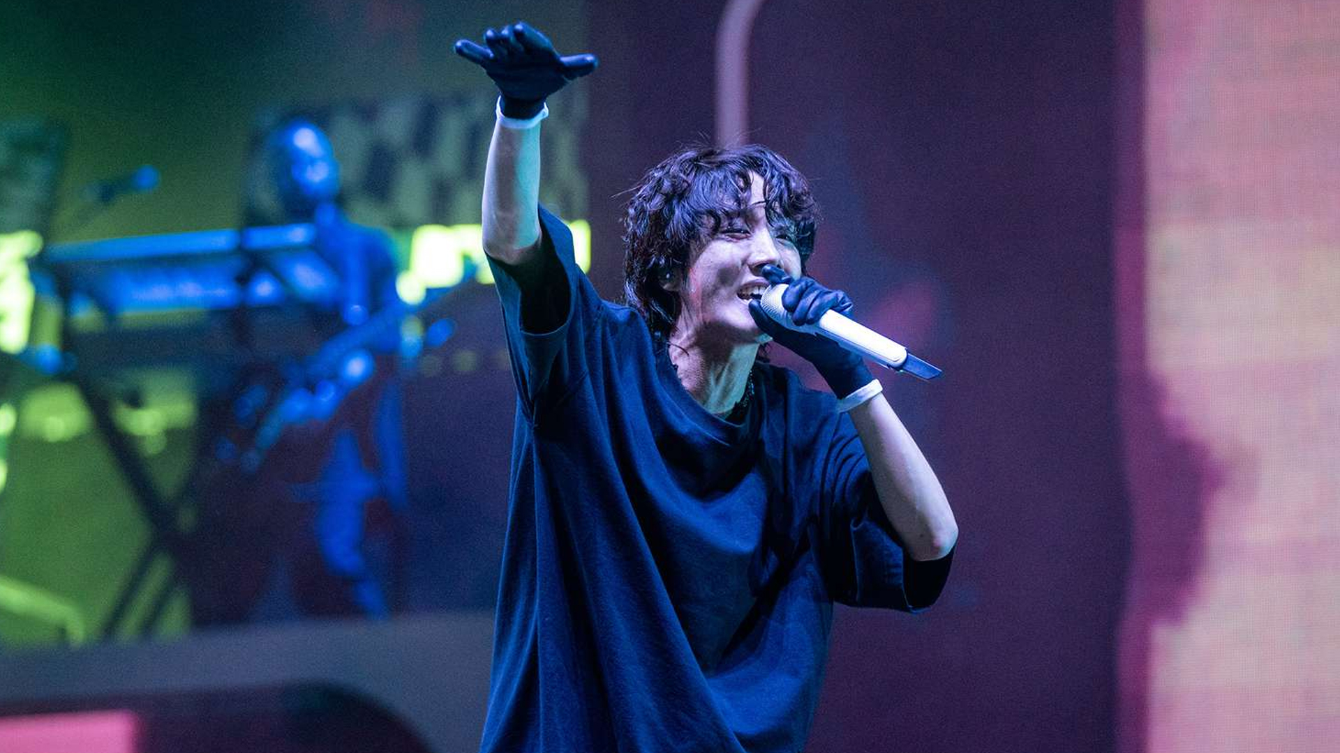 সামরিক সেবায় পদোন্নতি পেলেন বিটিএসের জে-হোপ