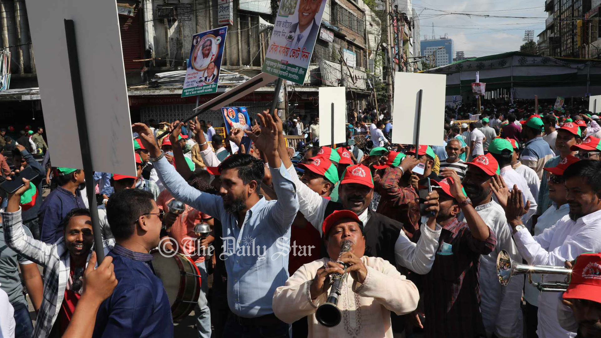 ২ ঘণ্টায় আওয়ামী লীগের ৩ শতাধিক মনোনয়ন ফরম বিক্রি