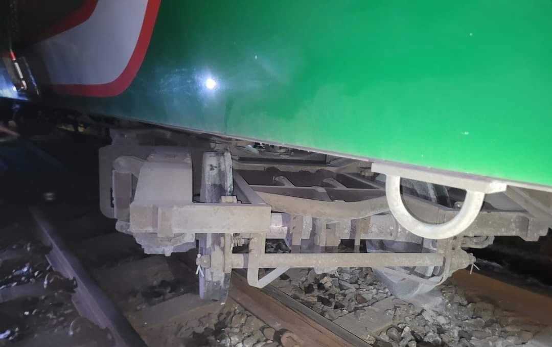 ঢাকা-উত্তরবঙ্গের রেল যোগাযোগ বিচ্ছিন্ন