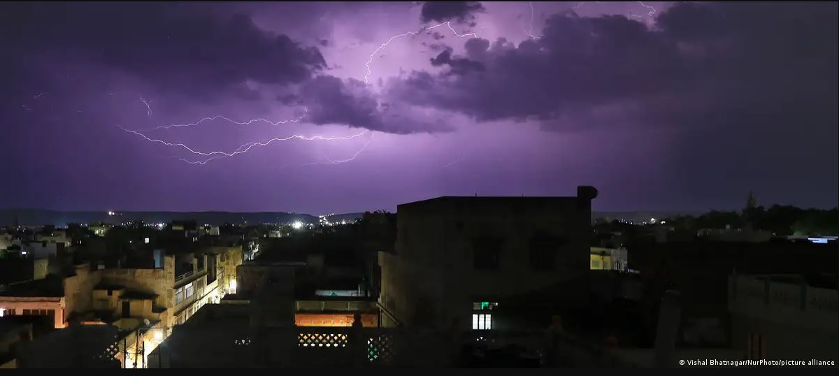 গুজরাটে বাজ পড়ে ২০ জনের মৃত্যু