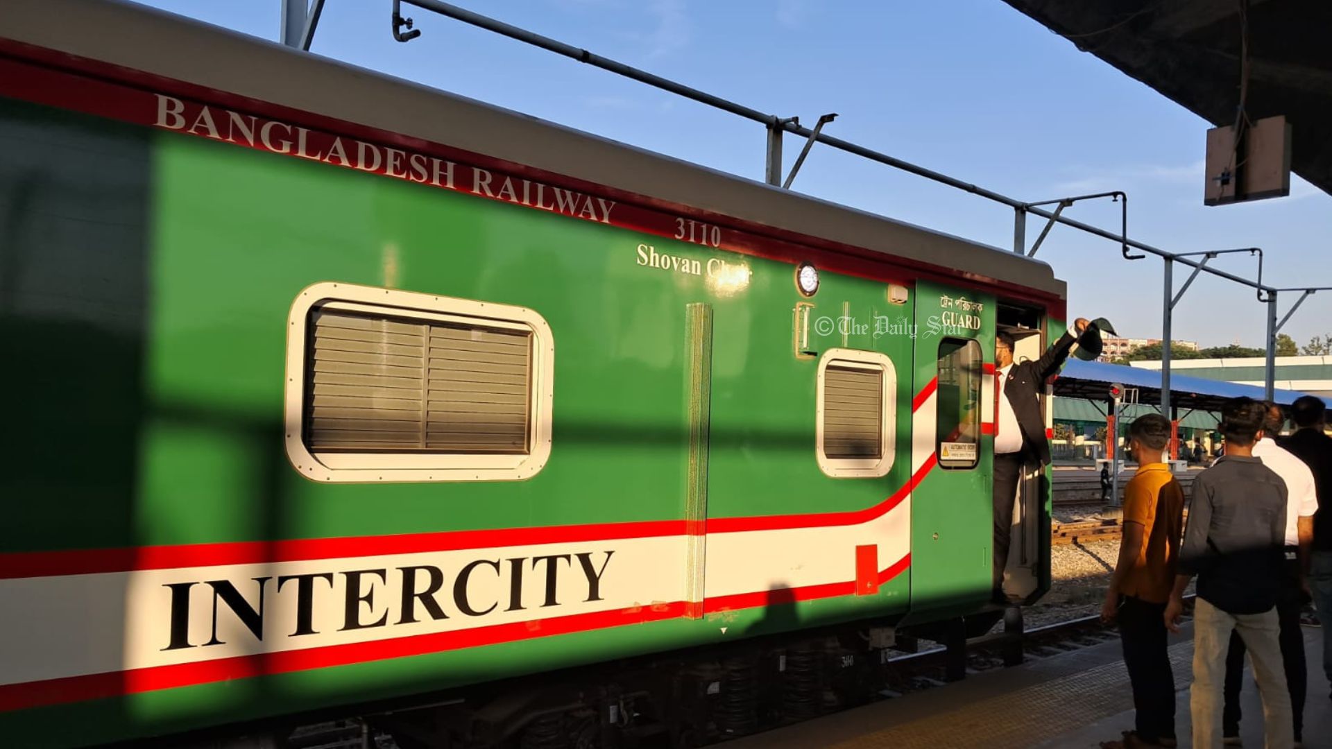 চট্টগ্রাম থেকে ১১৫ যাত্রী তুলে ঢাকার পথে ‘কক্সবাজার এক্সপ্রেস’