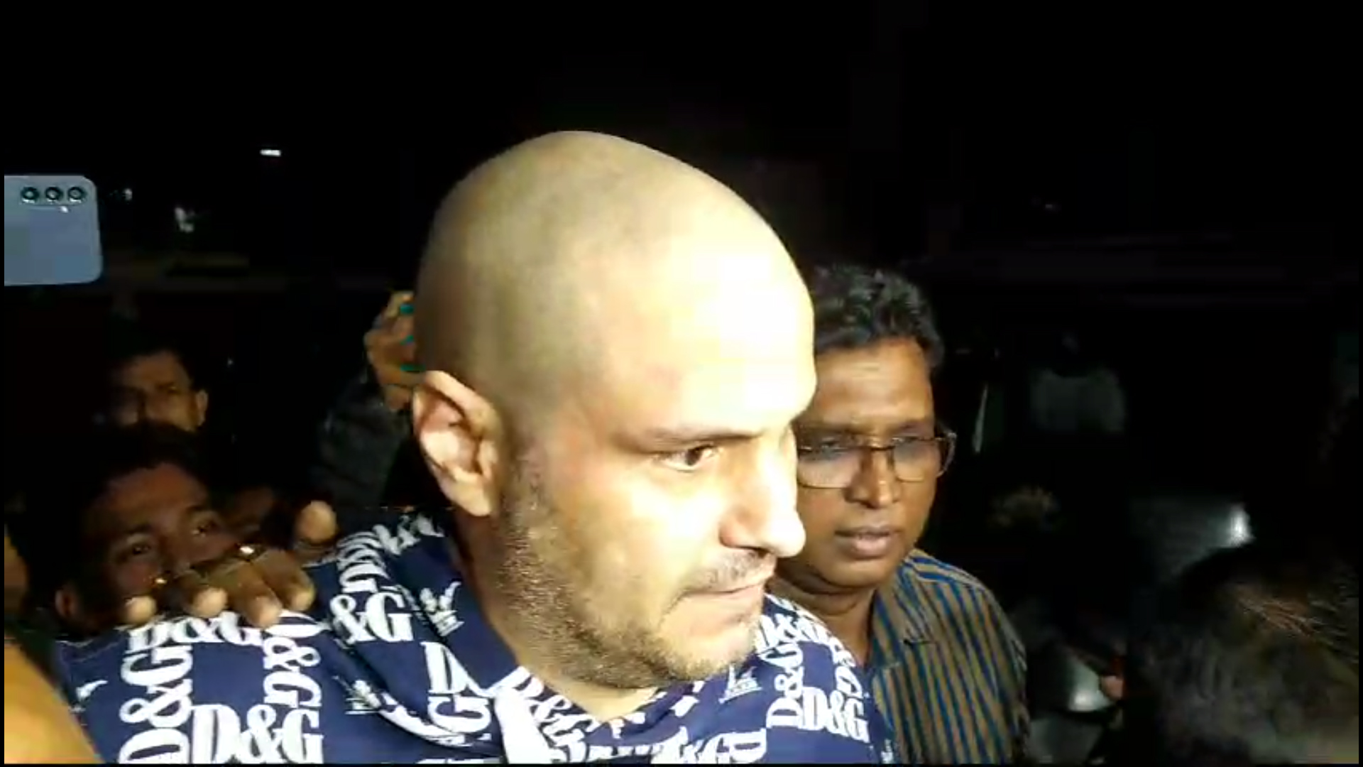 আদম তমিজী হক গ্রেপ্তার, ডিবি কার্যালয়ে চলছে জিজ্ঞাসাবাদ