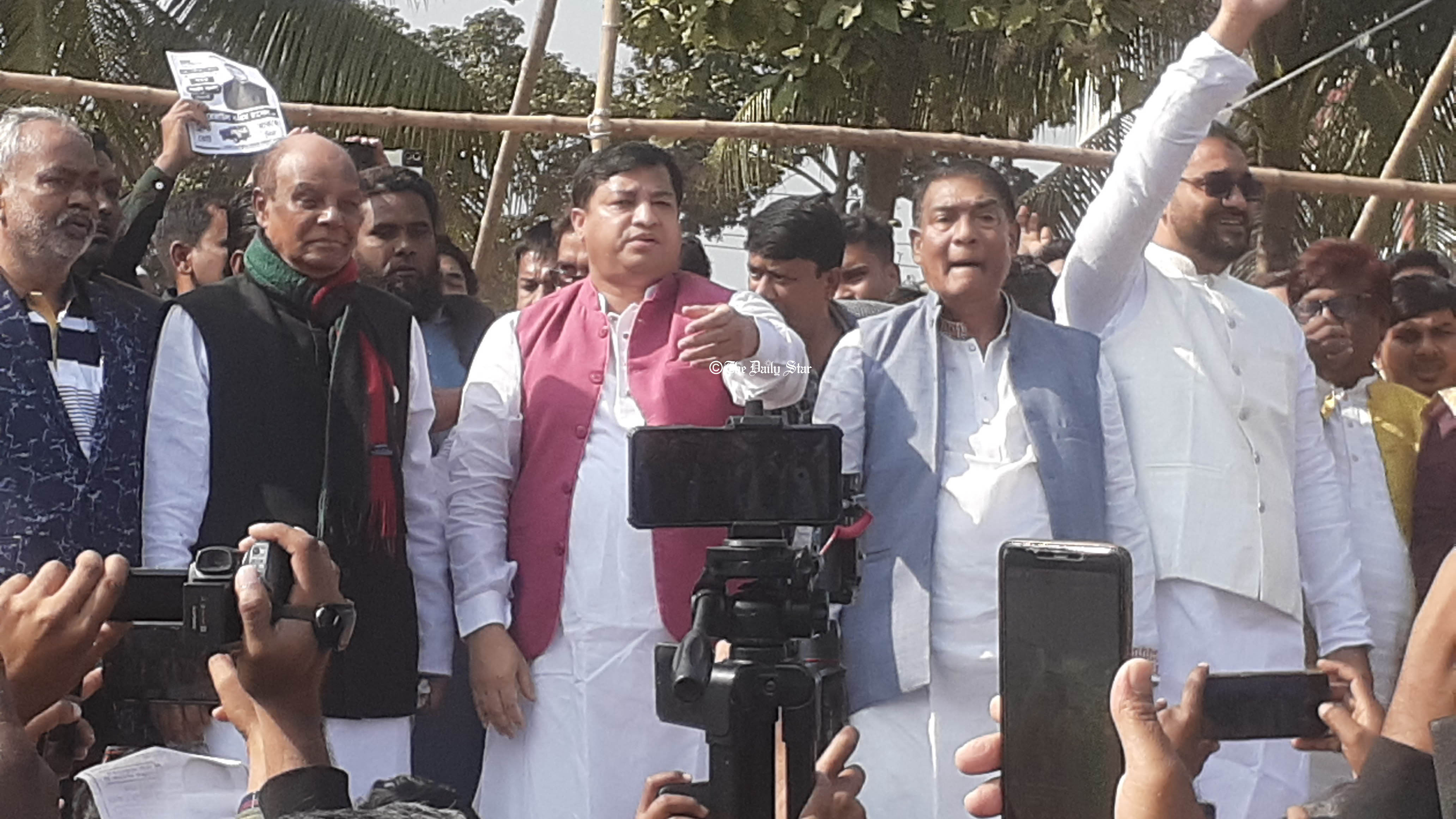 প্রতীক বরাদ্দের পর ৩ স্বতন্ত্র প্রার্থীকে নিয়ে এক মঞ্চে জাহাঙ্গীর আলম