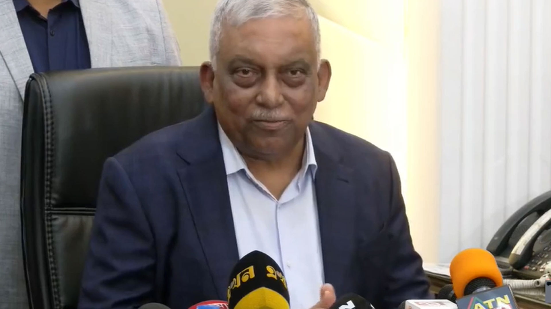 বাসা-বাড়িতে গ্যাস-বিদ্যুৎ-পানি বন্ধ হয়ে গেলে কী হবে ভাবা উচিত: স্বরাষ্ট্রমন্ত্রী