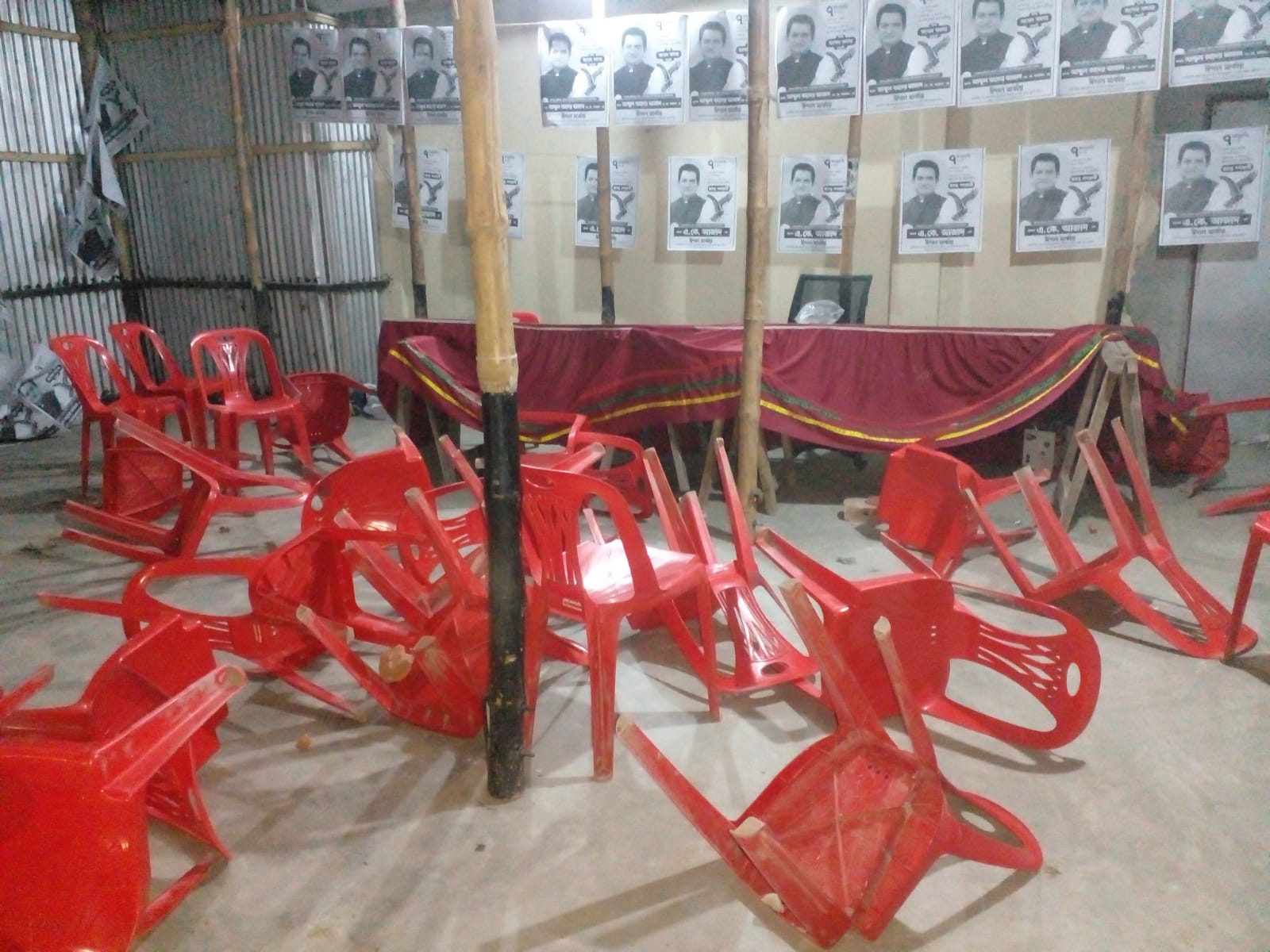 এ কে আজাদের নির্বাচনী ক্যাম্পে হামলা-ভাঙচুর, সমন্বয়ককে কুপিয়ে আহত