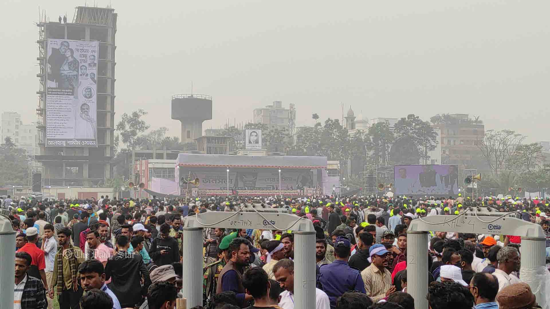 নারায়ণগঞ্জে প্রধানমন্ত্রীর নির্বাচনী জনসভায় নেতাকর্মীদের ঢল
