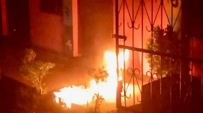 ৯ জেলায় ১৬ ভোটকেন্দ্রে আগুন