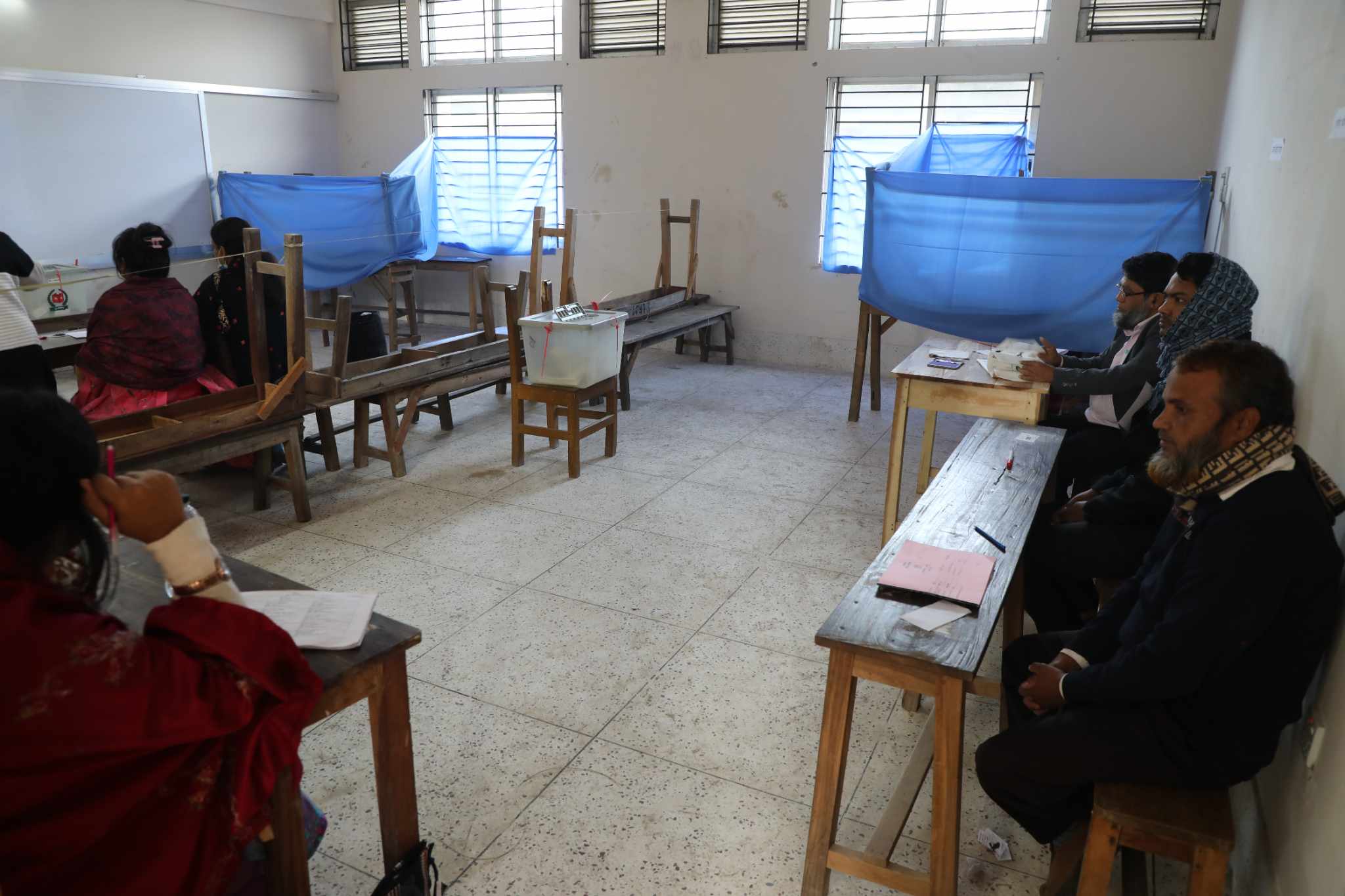 প্রথম ২ ঘণ্টায় ভোটার উপস্থিতি কম