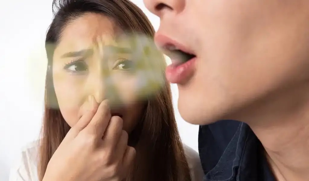 মুখে দুর্গন্ধ কেন হয়, সমাধান কী