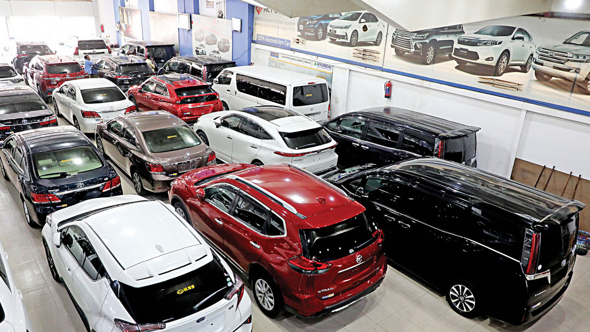 ডলার ঘাটতি-মূল্যস্ফীতিতে গাড়ি বিক্রি কমেছে