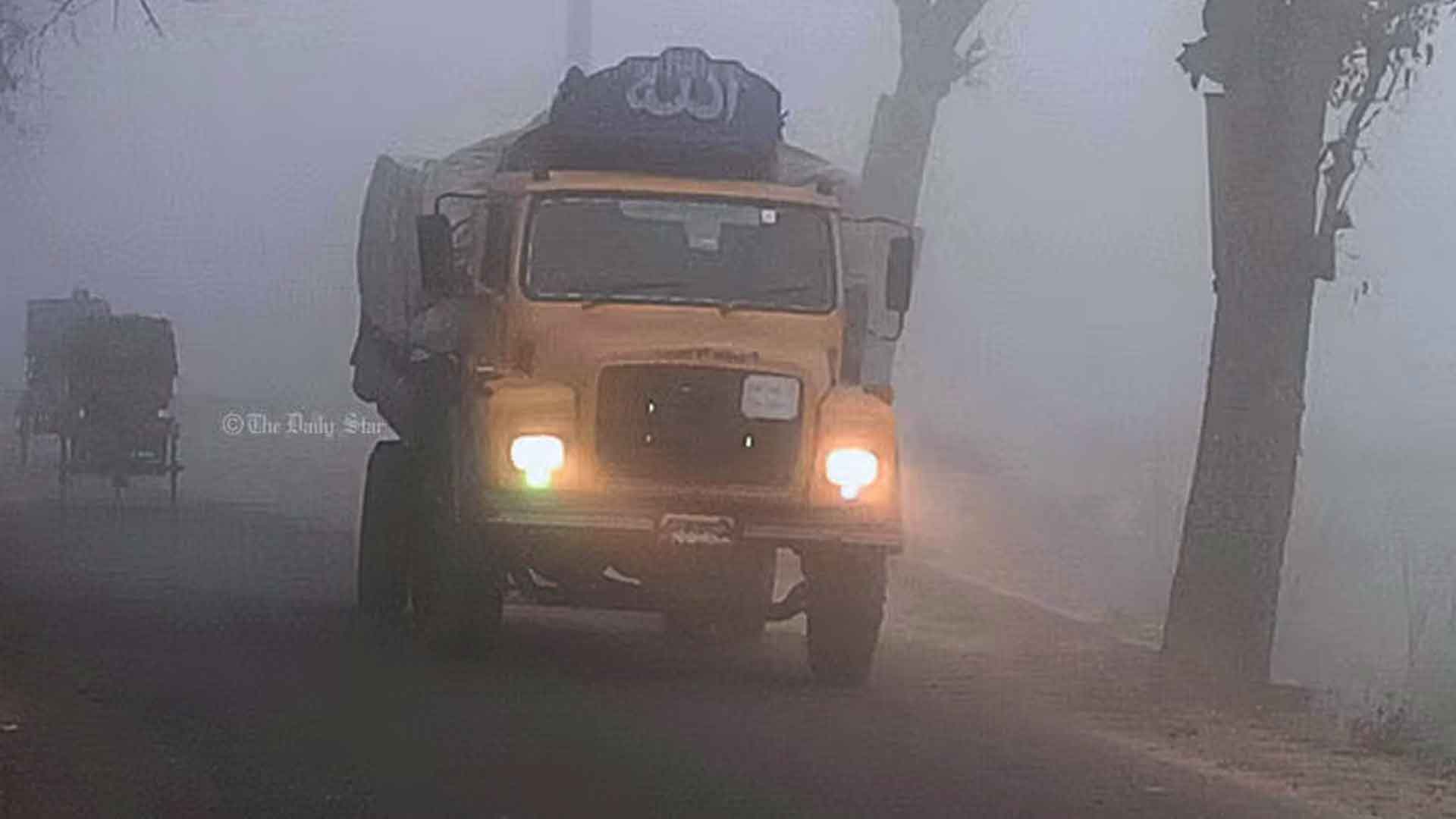 আরিচা-কাজিরহাট রুটে নৌ চলাচল বন্ধ, মাঝনদীতে আটকে আছে ২ ফেরি